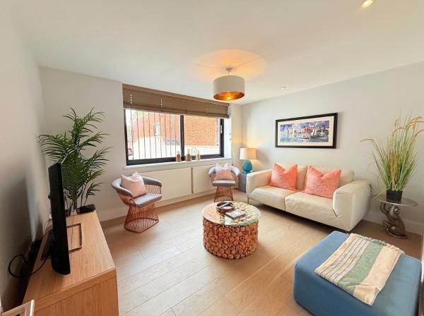 Vibrant Central Apartment With Balcony 50m From Swanage Beach - Swanage