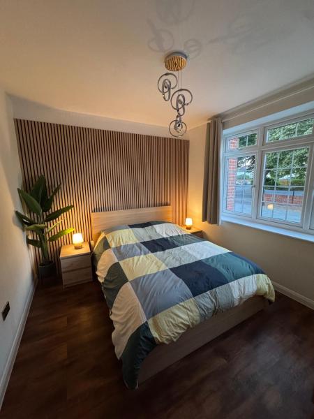 Apartment Sleeps 4 With Garden & Parking - Highcliffe