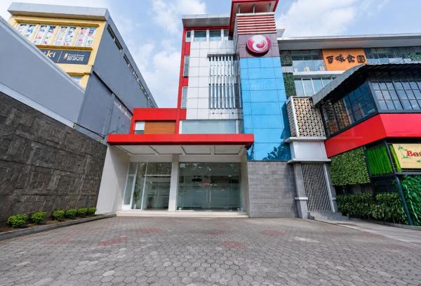 Townhouse Oak Kiara Cozy Hostel - Bandung