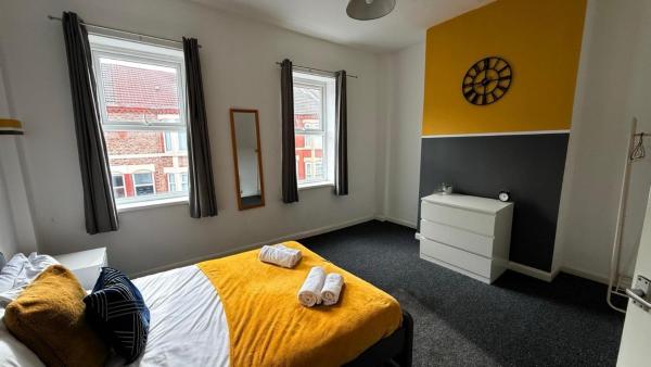 House Sleeps 7 With Parking - Guernsey