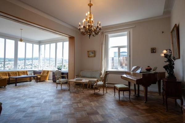 Piano - Tiflis