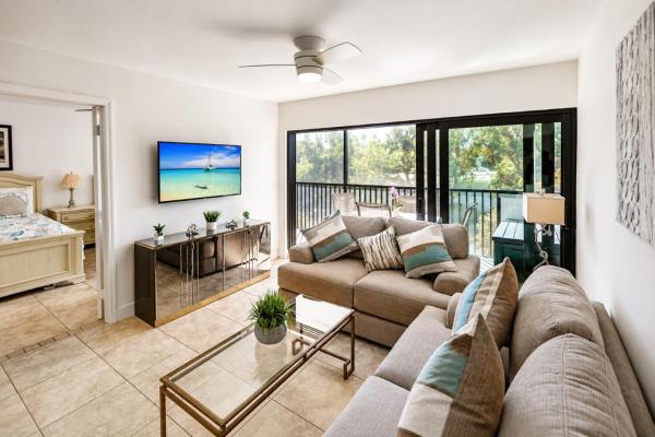 Park Shore Resort-2nd Floor Bldg J 255 - Lake View - Naples, FL