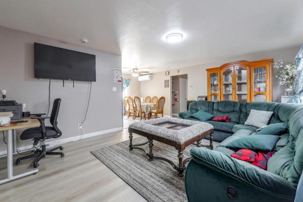 Work & Explore! Quaint Los Angeles Condo - Long Beach, CA