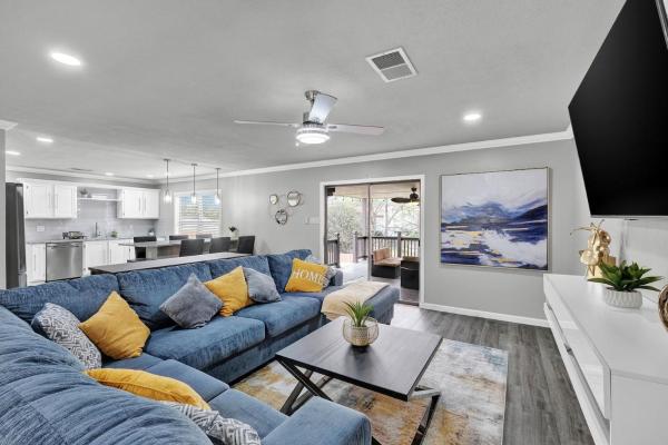 Stylish Home Gameroom Pool Access, Near Sixflag - San Antonio, TX