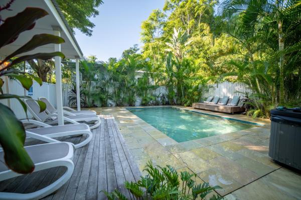 Vimana - Perfect Summer Getaway For Big Groups - Main House - 5 Bedrooms Plus 2 Studios - バンガロー