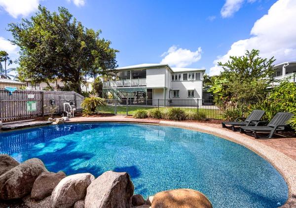 Hidden Haven Balcony Views & Private Pool - Townsville