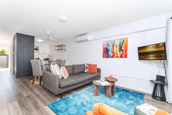 West End Executive Retreat | 2br & Secure Parking - Vincent
