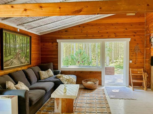 Log Cabin With Wood-fired Sauna & Hot-tub - Tingsryd