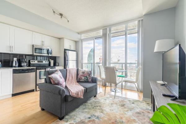 Modern 1-bedroom Condo On Bremner Blvd - Toronto