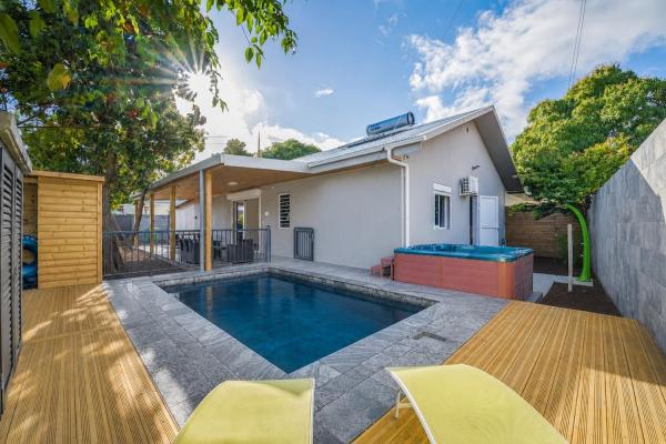 Villa Familiale Avec Piscine, Jacuzzi Et Balnéo - Saint-Pierre