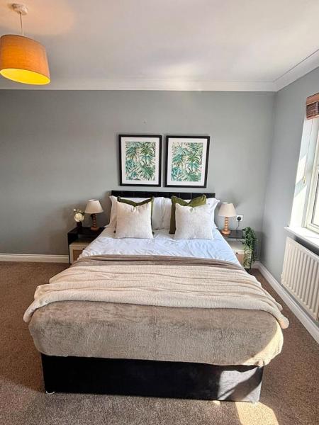 Dorney House, Work Stays Welcome, Free Parking - Swindon