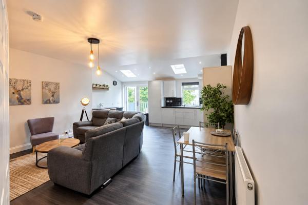 A Stunning And Slick Escape - Strathaven