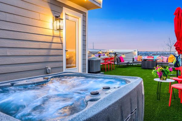 The Vivid - Rooftop Hot Tubgame Roomsleeps 16 - Nashville, TN