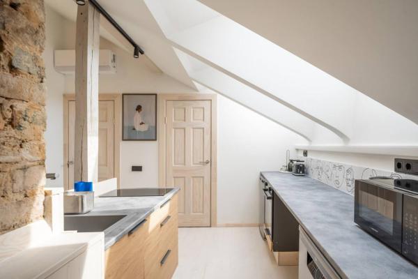Stylish Studio Close To City Center, Cafés & Parks & Local Dining - Riga