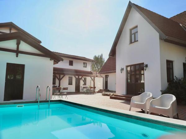 Idyllische Wohnung Mit Pool In Mecklenburg - Dargun