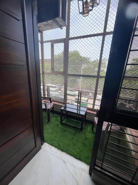 Cozy Room With Balcony Near Stadium & Market - Jaipur