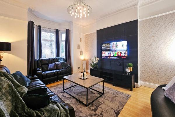 5-bed Home | 10 Mins To Etihad & City Centre - Manchester