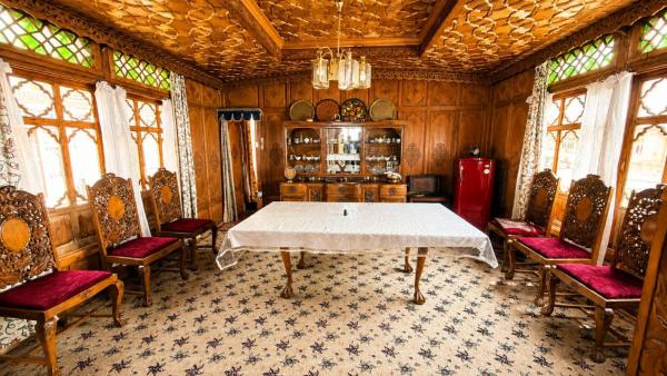 Maharaja Palace Houseboat - Srinagar