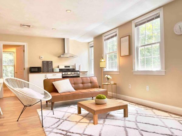 Cozy Guesthouse Near T-station - Family Friendly - Brockton, MA