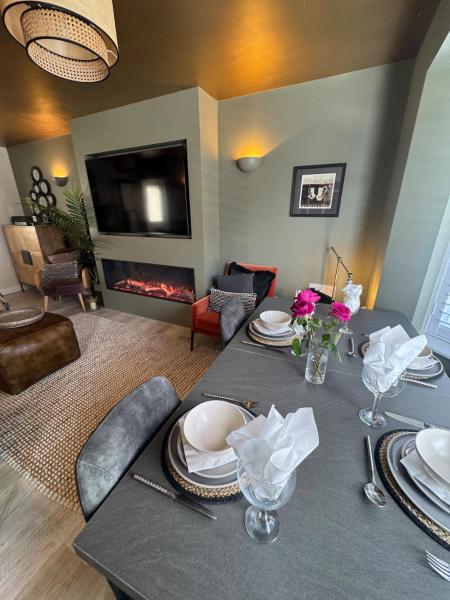 Modern Detached Town House With Parking - Shrewsbury
