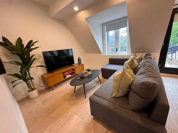 Cozy West End Gem Bright 2br W Huge Private Deck - Toronto