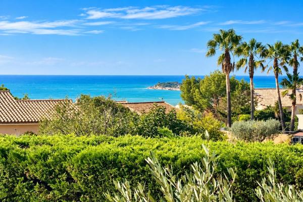 Appartement Vue Mer Au Calme Piscine & Parking - Bandol