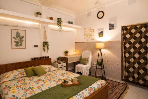 Sweet Room - Sealdah Railway Station