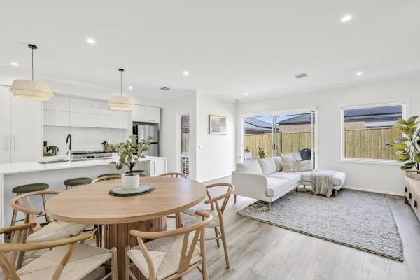 Coastal Haven At Charlemont Brand New 3bdrm 2 Bath Sleeping 8 Aircon Heating Pet Friendly - Geelong
