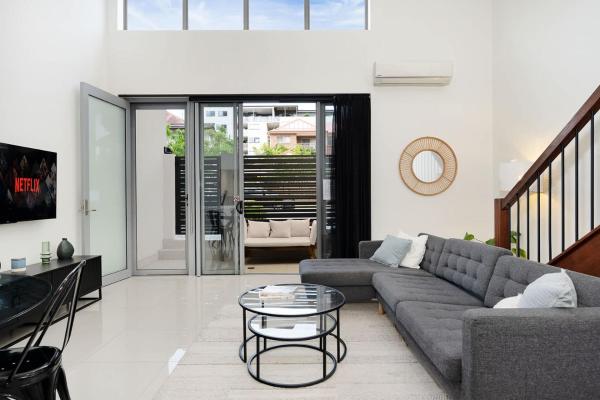 Huge Family Townhouse 3 Bathrooms 5km To City - Balmoral
