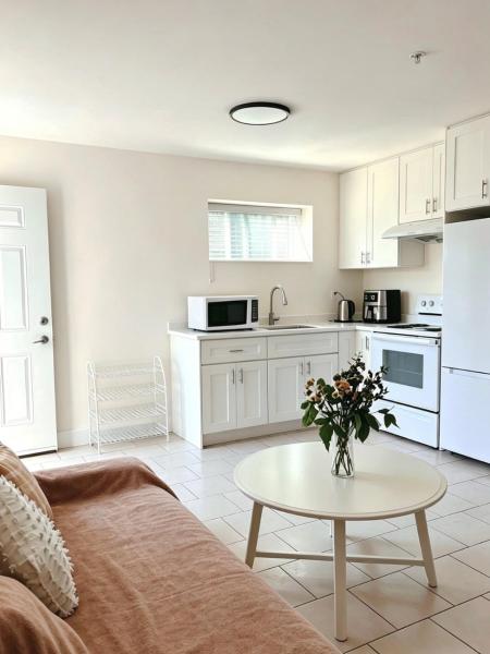Warm And Cozy 2br Retreat In Van Free Parking - Burnaby