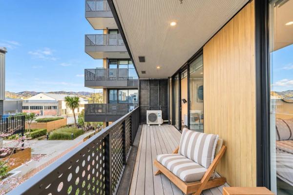 Christchurch Cbd - 2br With Parking & Balcony - Governors Bay