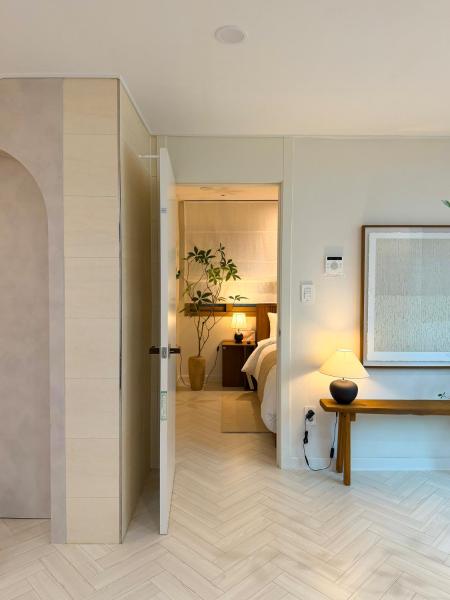 Hanok Style, Up To 6 People , Luggage Storage , Gyeongbokgung, Gwanghwamun, Jongno, Hongdae, Myeongdong, Ddp - ソウル