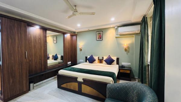 Fabhotel Melvoria - Noida