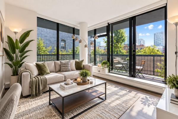 Urban 2 Bedroom Stay On West Cordova - North Vancouver