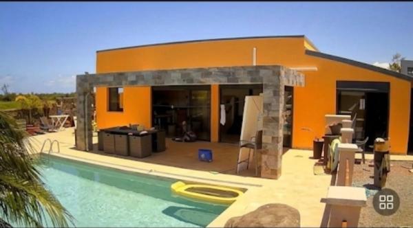villa avec piscine privé vue sur mer et montagne
