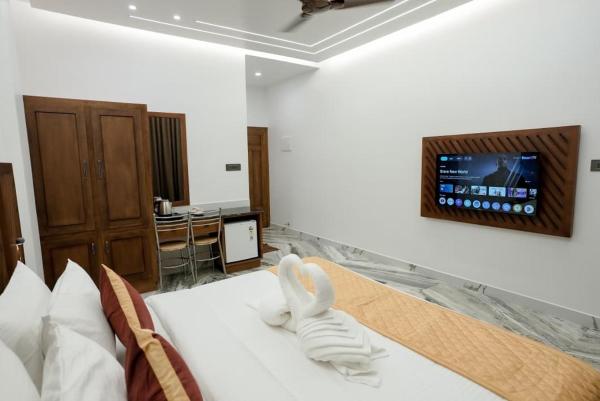 Ellora Pool Resort - Kerala