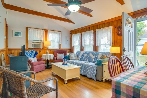 Walk To Swift's Beach! Cozy Home Near Cape Cod - Massachusetts