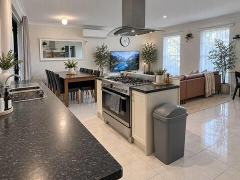Family Home Away From Home - Perth