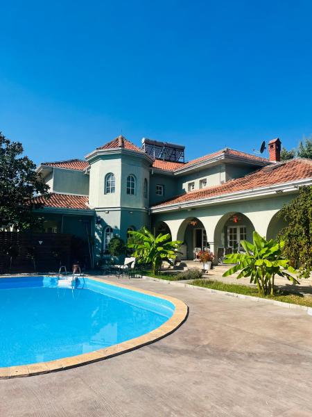 Sunny House Apartments With An Outdoor Pool And Free Parking - Skopje