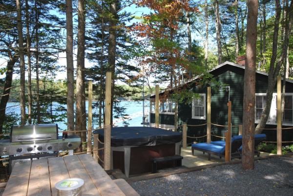 1920s Riverfront Cottage Historic Maine Charm - Bath, ME