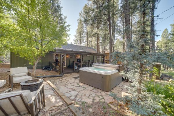 Hot Tub & Patio: Pet-friendly Cabin In Munds Park! - Sedona, AZ