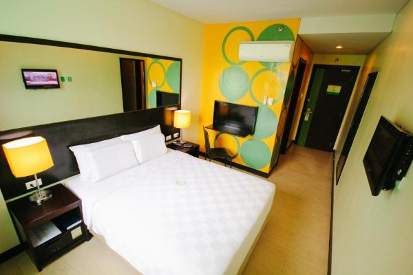 A la foto es mostra l'objecte Go Hotels Dumaguete situat a la ciutat de Angatan.