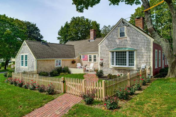 Walk To Main St! Osterville Cottage W/ Patio - Barnstable, MA