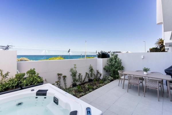 The Mira Luxury Oceanfront Jacuzzi Suite 101 - Hermanus