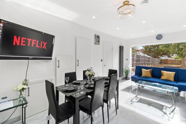 4 Bedroom House In Sutton With Parking, Fast Wifi And Sleeps 9 - 特威克納姆