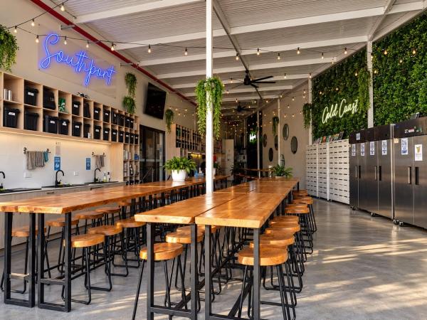 Capsuleaccom Hostel - Gold Coast
