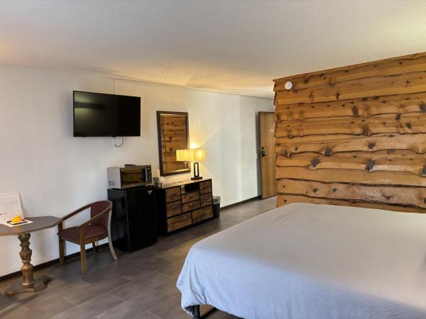 Bridge Inn Tomahahwk - 1st Floor, Room 106,1 King Bed, Pet Friendly, Laminate Wood Flooring, Walkout, River View, Price Includes 1 Pet Fee - Wisconsin