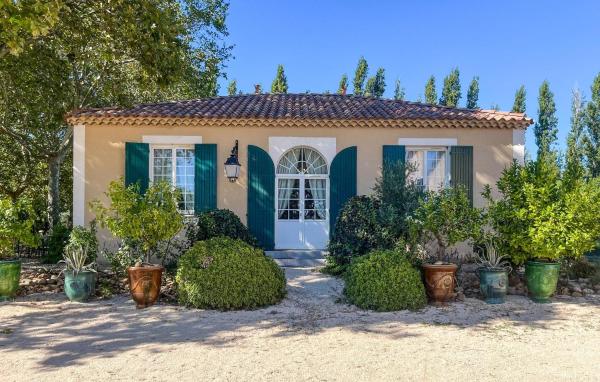 4 Bedroom Nice Home In Raphèle-les-arles - Arles