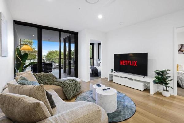 2br Luxury Riverfront Apartment- Balcony- Pool- Gym- Free Parking - Surfers Paradise