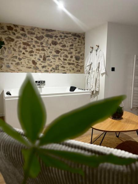 House-evasion - Tuchan